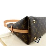 Louis Vuitton CarryAll PM Bag Monogram Canvas 28.9 Cm M46203 - Image 4