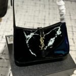 Saint Laurent Le 5 A 7 Patent Hobo Bag In Shiny Black 25Cm - Image 2