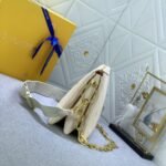Louis Vuitton Bolso Coussin PM Cream 26Cm M22398 - Image 4