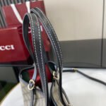 Gucci GG Emblem Medium Black tote bag - Image 17