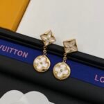 Louis Vuitton LV Color Blossom Long Earrings, Gold, White Mother-Of-Pearl And Diamonds - Earrings - Image 3
