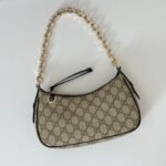 Gucci GG Emblem small shoulder bag- Black - Image 5