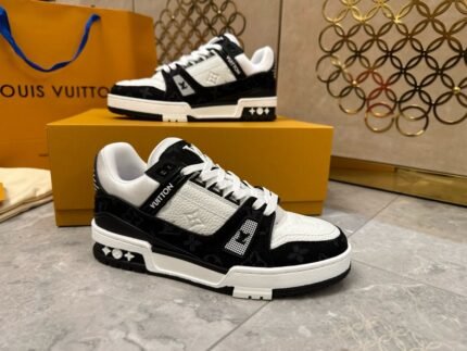 [TOP] Louis Vuitton Sneakers Black