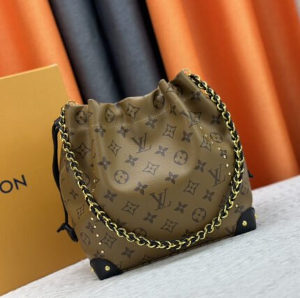 Louis Vuitton Early Spring 2025 Bucket Bag - Brown