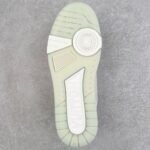 Louis Vuitton Sneakers white - Shoes - Image 9
