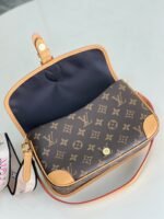 Louis Vuitton LV Diane Monogram Canvas - Bag - Image 3