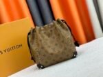 Louis Vuitton Early Spring 2025 Bucket Bag - Brown - Image 3