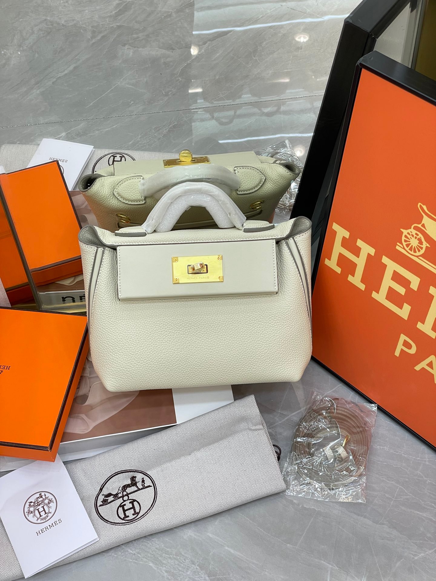 23f12e0843c327e1549846ab61dd6694 Hermes 2424 Togo Swift Gold Hardware White - Bag - Image 1