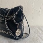 CHANEL 22 MINI HANDBAG Shiny Calfskin & Silver-Tone Metal Black - Bag - Image 5