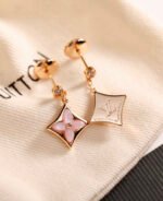 Louis Vuitton LV Color Blossom BB Star Ear Studs, Pink gold, Pink Mother of pearl and diamonds - Earrings - Image 4