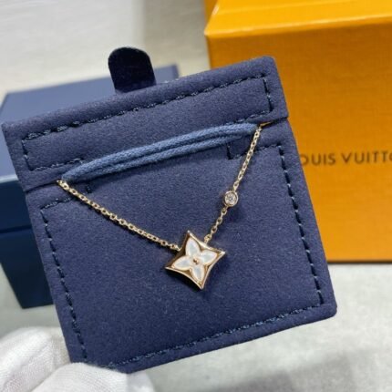 Louis Vuitton Color Blossom BB Star Pendant, gold, Mother-of-Pearl and diamond Necklace