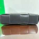 Bottega Veneta Medium Arco Leather Tote Bag- Black And Green - Bag - Image 3