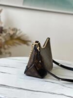 [TOP] Louis Vuitton Croissant Bag - Image 4