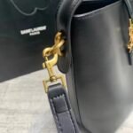 Saint Laurent Le 37 Large Bag in Shiny Leather - Image 4