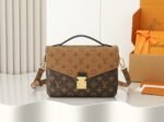 [TOP]Louis Vuitton Pochette Métis Handbag - Image 3