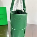 Bottega Veneta Medium Arco Leather Tote Bag- Green - Bag - Image 5