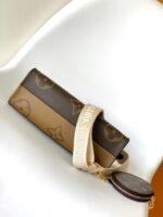 LOUIS VUITTON LV Monogram Canvas Onthego East West Brown Leather - Bag - Image 3