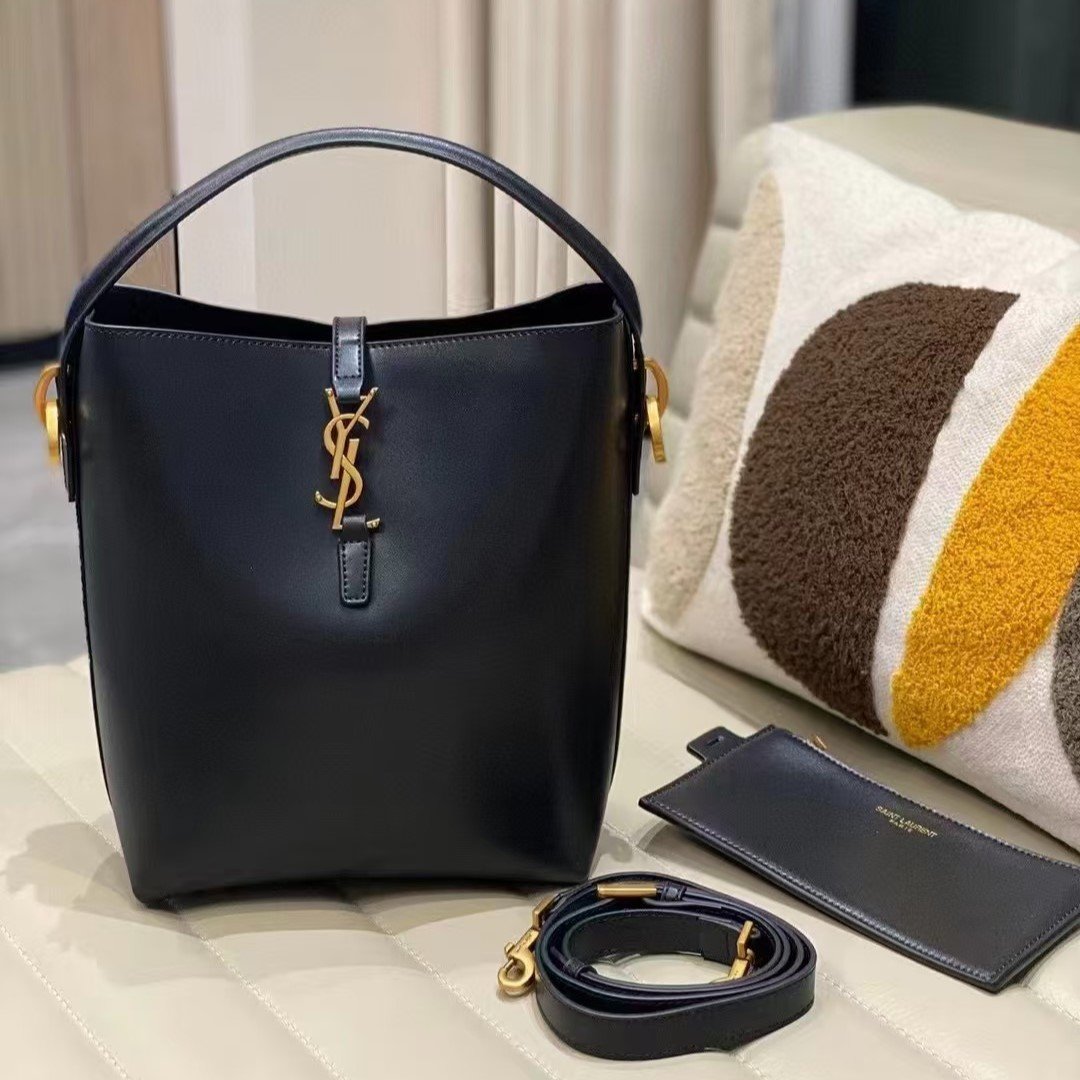 40cd9515fcff85d67458d7e41f0c948b Saint Laurent Le 37 Large Bag in Shiny Leather - Image 1