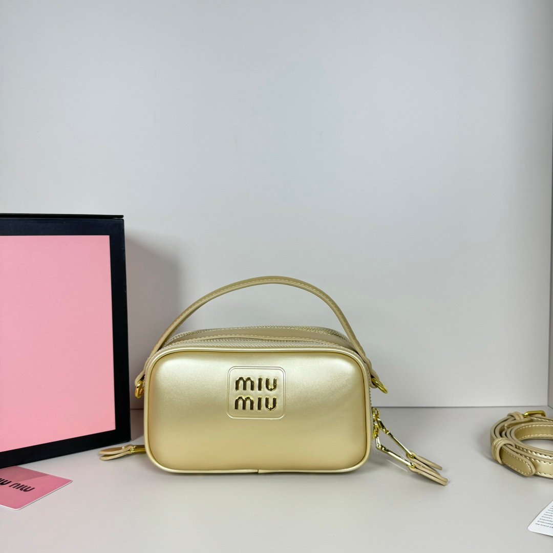 47DB2B2B-C3EC-E05D-C886-9A06B3DCCA20 Miu Miu Leather Shoulder Bag - Image 1