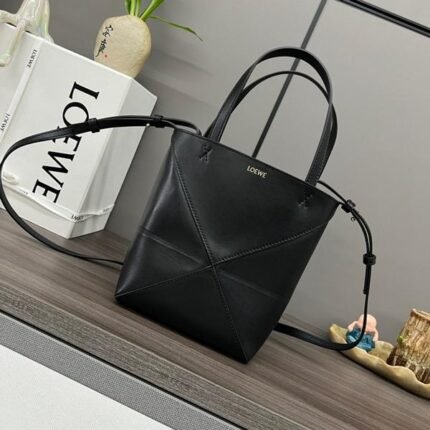 Loewe Puzzle Fold Tote in shiny calfskin Mini Black - Bag