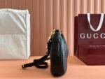 Gucci Emblem Black Grainy Leather Small Bag - Image 7
