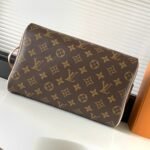 [TOP]Louis Vuitton LV Dopp kit toilet pouch - Image 4