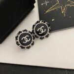 Chanel earrings - Image 3