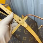 Louis Vuitton LV CarryAll MM - Bag - Image 10