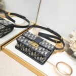 CHRISTIAN DIOR Oblique 30 Montaigne Flap Bag - Image 4