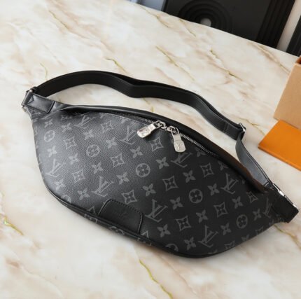 Louis Vuitton Discovery Bum Bag - Black Old Fashioned Bags