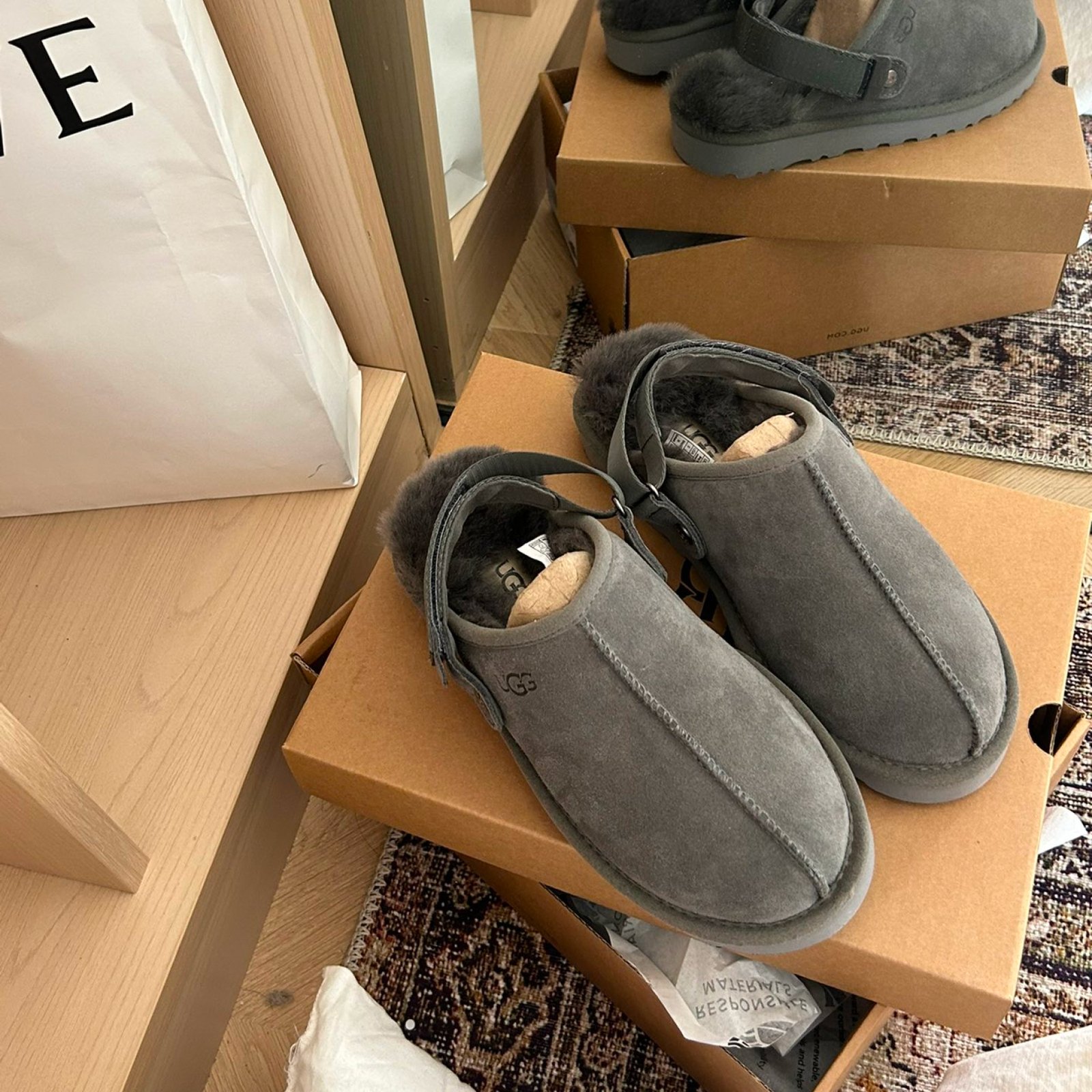 67d4dfce5c7e19c0d6667cb1a0c02dcb UGG Suede Slippers Grey Color - Shoes - Image 1