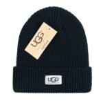 UGG logo-patch ribbed-knit beanie - Accessories