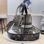 [TOP] Dior Medium Lady Dior Bag - Image 2