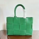 Bottega Veneta Medium Arco Leather Tote Bag- Green - Bag