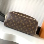 [TOP]Louis Vuitton LV Dopp kit toilet pouch - Image 3