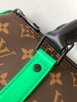 [TOP] Louis Vuitton keepall bandoulière 25 in Green - Image 9