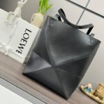 Loewe Puzzle Fold Tote in shiny calfskin Medium Black - Bag - Image 2