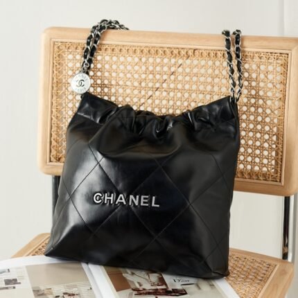 CHANEL 22 HANDBAG Shiny Calfskin & Silver-Tone Black Bag