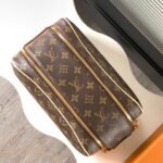 [TOP]Louis Vuitton LV Dopp kit toilet pouch - Image 6