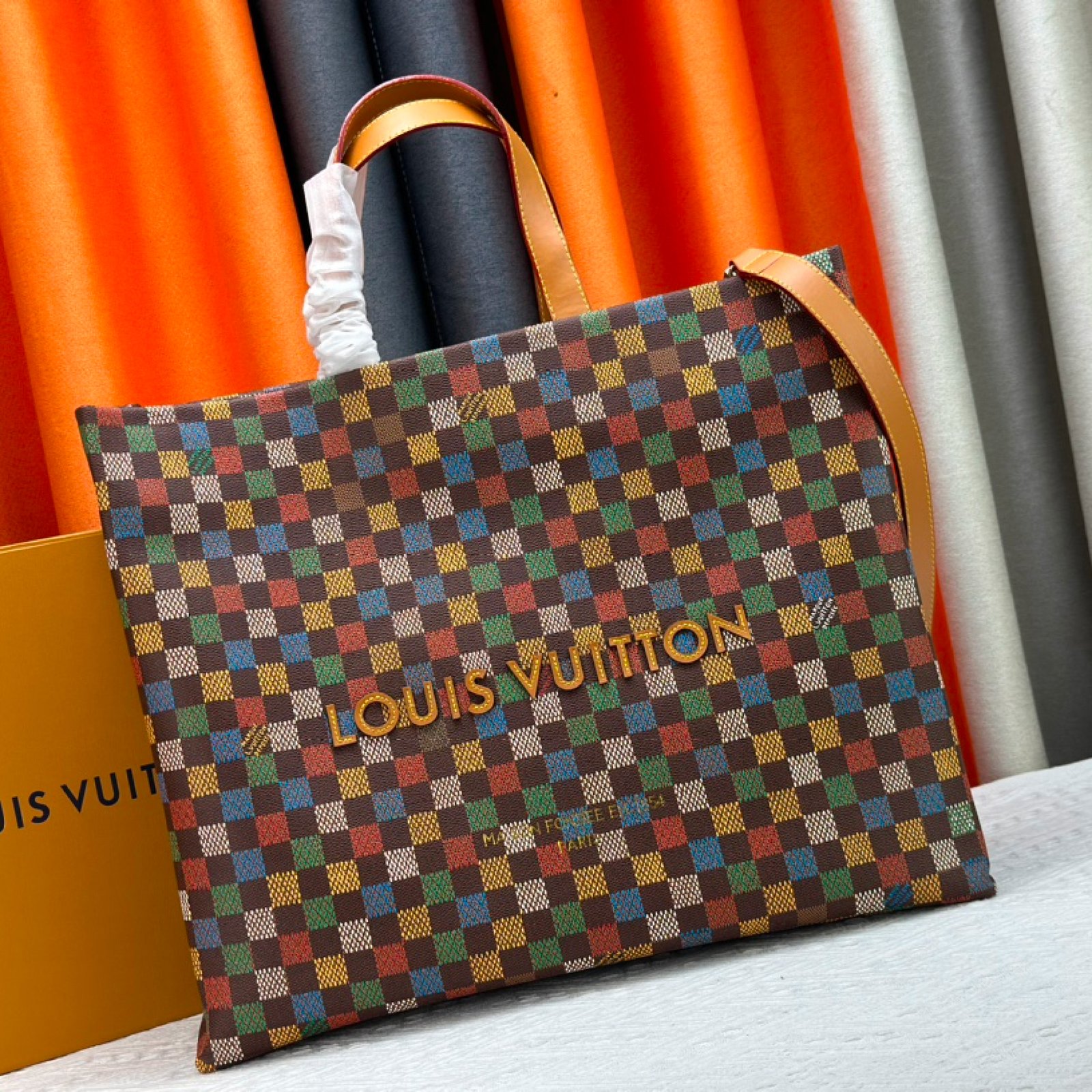 7a964f91cfecd558912f1756364b3101 Louis Vuitton Maison Fondée En 1854 Dumy Mun - Bag - Image 1