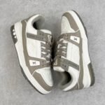 Louis Vuitton Sneakers grey - Shoes - Image 2