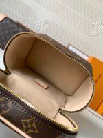 [TOP] Louis Vuitton Mini Cosmetic Bag - Image 8