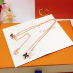 Louis Vuitton Color Blossom Bb Star Pendant, Yellow Gold, Onyx And Diamond Necklace - Image 4