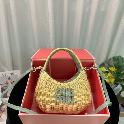 miumiu Wander matelassé nappa leather hobo bag - Green