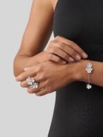 Van Cleef & Arpels Vinatge Frivole bracelet, 5 flowers, White gold, diamonds - Image 2