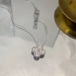 Van Cleef & Arpels Alhambra pendant, Two Size - Image 4