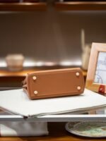 Hermes Kelly 28 Retourne Brown Gold Hardware - Image 5