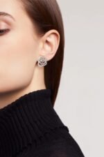 Chanel Fil de Camélia earrings - Image 2