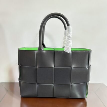 Bottega Veneta Medium Arco Leather Tote Bag- Black And Green - Bag
