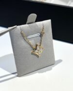 Louis Vuitton Color Blossom BB Star Pendant, Gold, White Mother-of-Pearl and Diamond - Necklace - Image 4